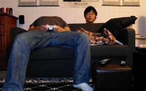 Thực tế mọi bức ảnh đều có tối thiểu 2 người, một người làm "thân", một người làm "đầu".