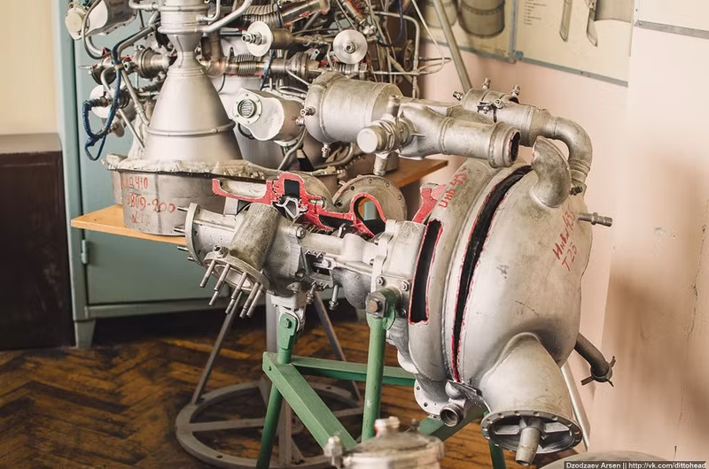 Ống tuốc – bin trên tên lửa UR-100N (15A15).