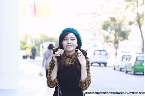 Cô gái này có thành tích vô cùng đáng nể: đoạt giải 3 kỳ thi học sinh giỏi cấp tỉnh môn Lịch sử, từng nhận được học bổng Shinnyo Nhật Bản năm 2009, là 1 trong 30 thanh niên tiêu biểu của tỉnh Hà Giang...