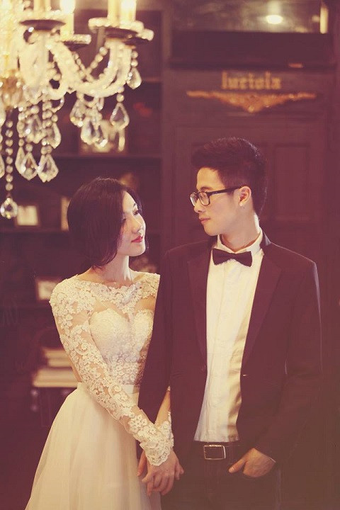 Những bức ảnh cưới của JVevermind (JV) và Mie khiến nhiều bạn trẻ yêu mến cặp đôi này không khỏi thắc mắc liệu rằng sắp có đám cưới nào diễn ra hay không.