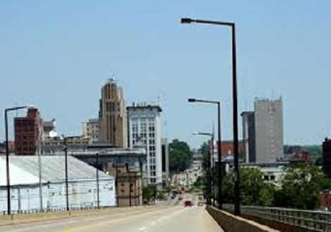 Warren: là một thành phố thuộc quận Trumbull, tiểu bang Ohio. Dân số của thành phố này là 41.557 người, tuy là nơi có giá nhà thuê chỉ 611 USD nhưng có rất nhiều người muốn ở nơi đây.