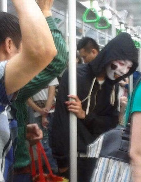 Lễ hội Halloween ngay trên xe buýt.