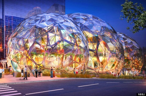 Mái vòm sinh học Amazon – Seattle: Những mái vòm sinh học là một ý tưởng táo bạo và xa xỉ, gồm công viên, các cửa hàng bán lẻ và các tòa nhà thu nhỏ. Bên trong những quả cầu thủy tinh này sẽ là không gian vui chơi giải trí rộng lớn cho cả người lớn và trẻ em.