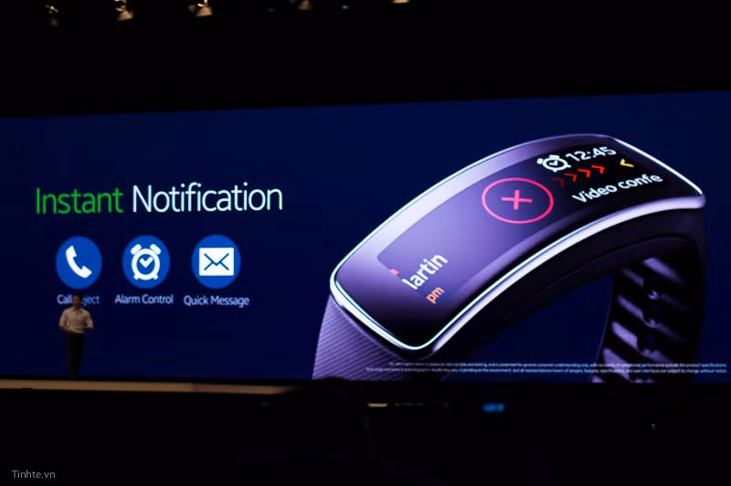 Ngoài ra còn có các sản phẩm công nghệ khá hấp dẫn khác như cảm biến ảnh 25MP của Aptina, vòng đeo tay theo dõi sức khỏe GearFit của Samsung,…