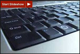 Trong Windows, nhấn Alt + Tab để chuyển đổi qua lại giữa các chương trình đang chạy. Trên Windows 7 và Windows 8, nhấn tổ hợp phím Windows + Tab cho hiệu ứng đẹp mắt hơn mà vẫn giữ nguyên công dụng.