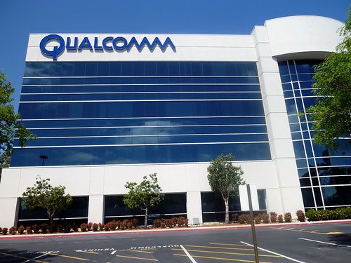 MWC 2014 rõ ràng là một sự kiện rất được Qualcomm quan tâm khi hãng đem đến đại tiệc này khá nhiều sản phẩm. Vi xử lý 8 nhân đầu tiên của Qualcomm có mã hiệu Snapdragon 615 và sẽ có 8 lõi Cortex-A53 64-bit. Dòng chip Snapdragon 610 cấp thấp hơn sẽ chỉ có 4 lõi, song cũng sẽ hỗ trợ kiến trúc 64-bit như Snapdragon 615. Phiên bản cải tiến của Snapdragon 800, Snapdragon 801 sẽ có nhân Krait 400 mạnh mẽ hơn 14% so với thế hệ cũ, đồ họa Adreno 30 mạnh mẽ hơn 28% và tốc độ xử lý hình ảnh từ camera tăng 45%.