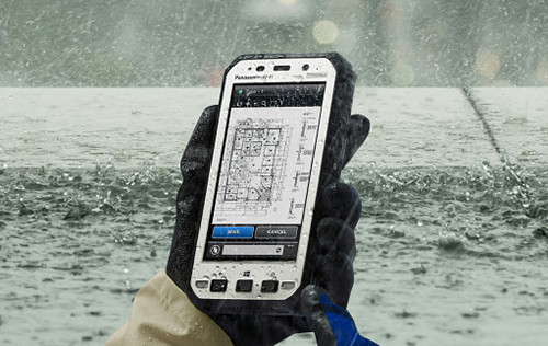 Panasonic mới đây đã giới thiệu 2 tablet mới thuộc dòng Toughpad với độ bền cao. Điểm đặc biệt ở chỗ, tuy là tablet nhưng 2 mẫu này lại sử dụng màn hình 720p với kích thước chỉ 5", tương tự nhiều smartphone cao cấp hiện tại. FZ-E1 sẽ chạy trên Windows Embedded Handheld 8 tối ưu hóa cho doanh nghiệp, chiếc còn lại FZ-X1 chạy Android 4.2 Jelly Bean. Cả 2 đều dùng chip 4 nhân lần lượt là Snapdragon 800 2,3Ghz và Snapdragon 600 1,7Ghz. Ngoài ra chúng còn có RAM 2GB, bộ nhớ trong 32GB, kết nối LTE, camera chính 8MP và đặc biệt pin lên đến 6200mAh cao nhất hiện nay trong các thiết bị 5".