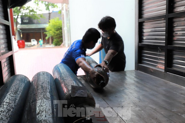 Các trang thiết bị, máy móc, vật tư tiêu hao lập tức được huy động để trang bị cho Trung tâm điều trị Bệnh nhân COVID-19 nằm ở một phần riêng biệt trong khuôn viên Bệnh viện 175.