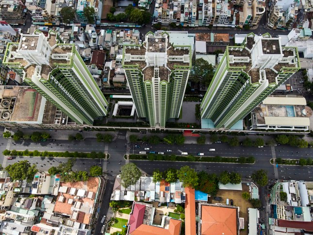 Năm 2015, Thuận Kiều Plaza được Công ty CP An Đông - thuộc Vạn Thịnh Phát mua lại với giá hơn 600 tỷ đồng để cải tạo lại thành một trung tâm thương mại mới mang tên The Garden Mall.