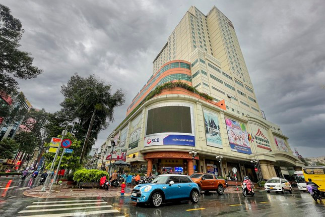 Toạ lạc tại quận 5, An Đông Plaza – Winsor Hotel (18 đường An Dương Vương, quận 5, TPHCM) có tổng vốn đầu tư hơn gần 1.300 tỷ đồng với tòa nhà cao 25 tầng và trung tâm thương mại, hội nghị.