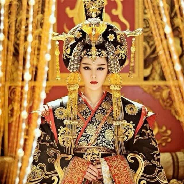 5 nữ hoàng giàu nhất lịch sử nhân loại: Ai số 1? 5 nu hoang giau nhat lich su nhan loai: Ai so 1?