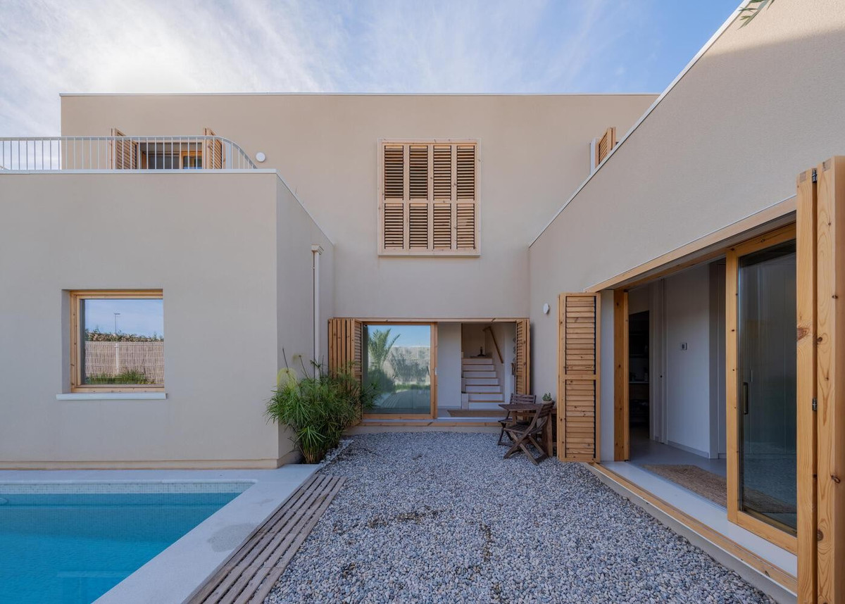 Do đó, KTS để các không gian sống như phòng khách, nhà bếp quay về phía Đông, bố cục với các ngóc ngách được sắp xếp theo ý tưởng để tạo ra điều kiện nhiệt và ánh sáng độc đáo.