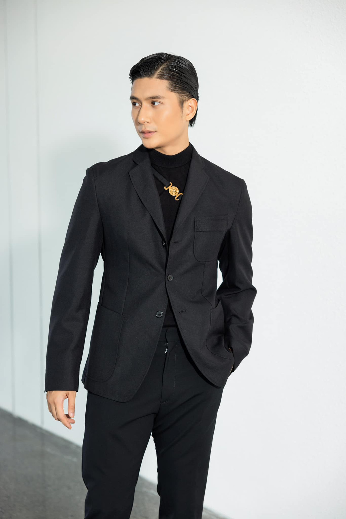 Lam Bao Chau lam gi truoc khi dan “Chi dep dap gio re song“?