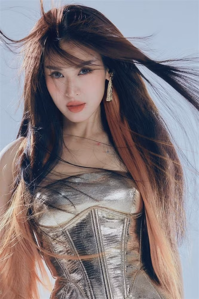 Cũng từ đó, nữ diễn viên đều đặn đóng phim, được đánh giá cao dù không qua trường lớp đào tạo. Cô được xem là một trong những tên tuổi duy trì được sức hút sau nhiều năm hoạt động nghệ thuật.