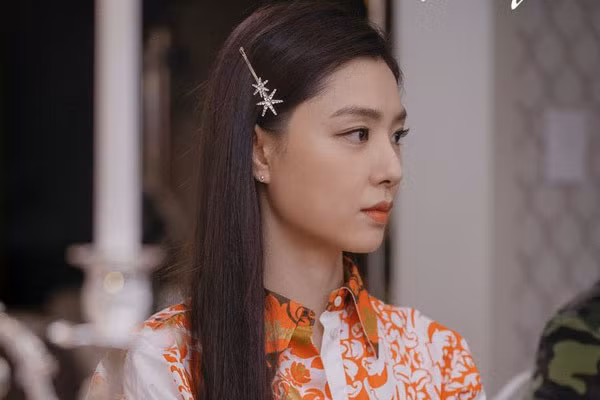 Tuc gian khi nghe cuoc noi chuyen cua me con chi dau