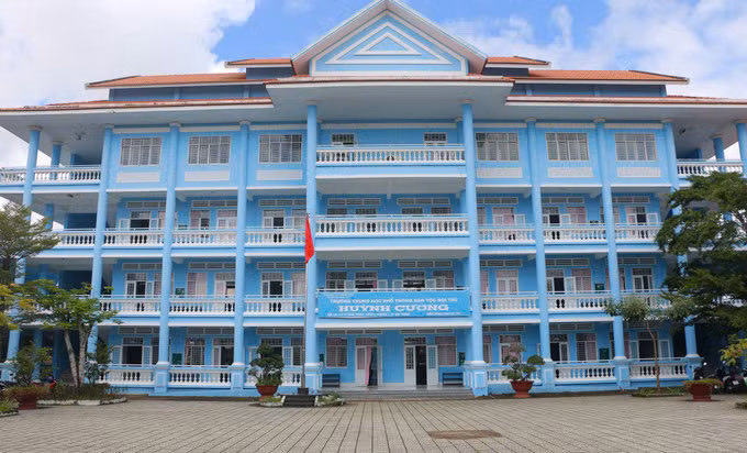 Soc Trang: 07 nha thau canh tranh goi mua sam thiet bi giao duc
