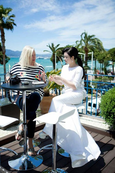 Hoang hot xem Ly Nha Ky vung tien moi lan xuat ngoai-Hinh-4