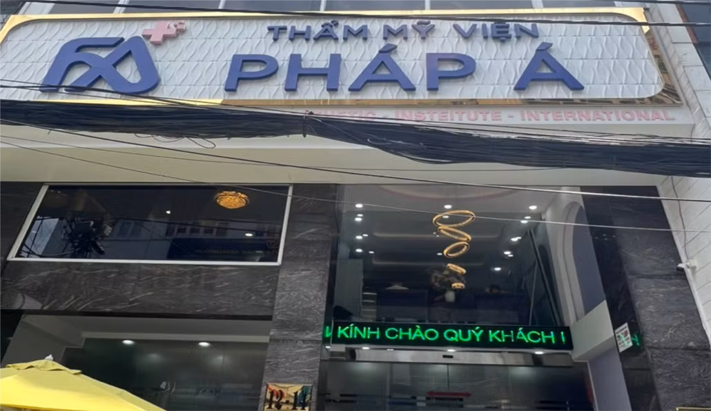 Công ty TNHH Thẩm mỹ viện FA Plus ngay tại trung tâm Quận 1 quảng cáo và hành nghề trái phép gây tai biến cho người bệnh - Ảnh: Sở Y tế TP HCM