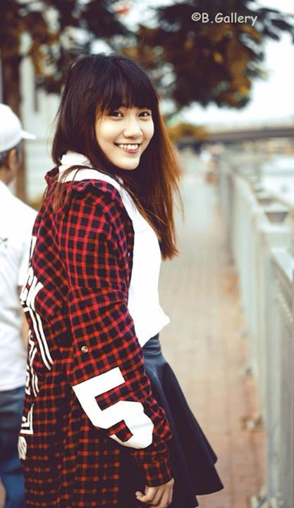 Cô bạn là nhà vô địch cá nhân Bước nhảy xì-tin 2010 tại Cà Mau và lọt vào top những thí sinh xuất sắc nhất vòng chung kết khu vực miền Tây của cuộc thi này trong năm 2011. Không chỉ nhảy đẹp, Fei Khanh còn hát khá hay và làm tốt công việc của một biên đạo múa.