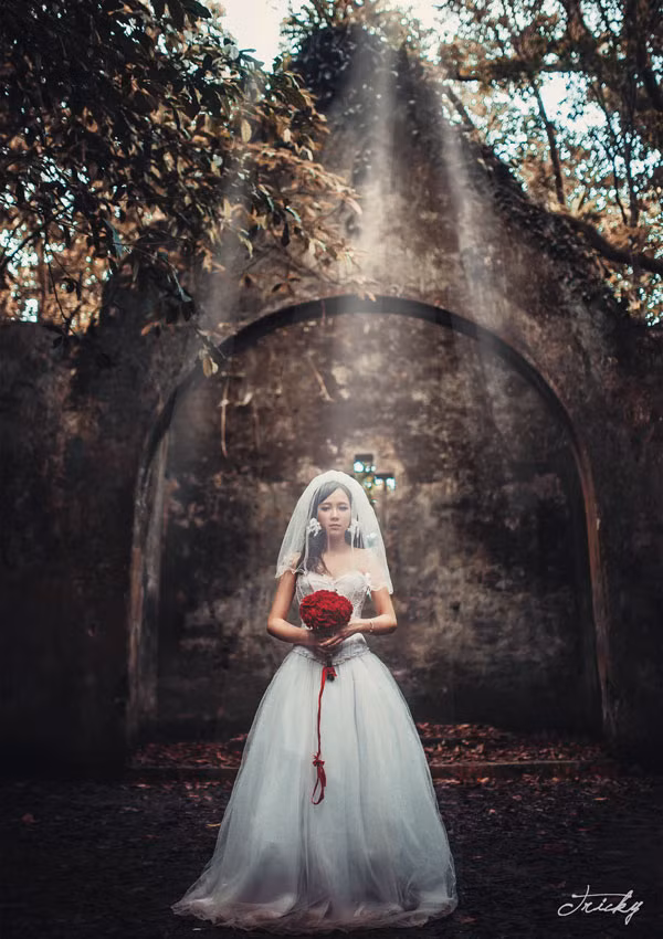 Ngoài là một mẫu ảnh trẻ nhưng rất chuyên nghiệp, Linh Hoa còn rất yêu thích mày mò make-up, các kỹ năng trang điểm.