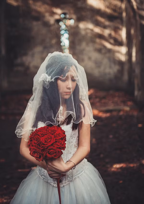 Linh Hoa sinh năm 1995, nổi tiếng với khuôn mặt xinh xắn làm chao đảo cư dân mạng Việt.