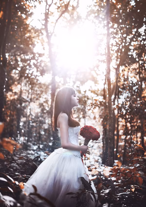 Linh Hoa hóa thân thành một cô dâu lạc giữa rừng sâu với những cách biểu cảm rất lôi cuốn. Ảnh: Tuấn Tricky, Phan Anh, Wake Lee, Tani Lee