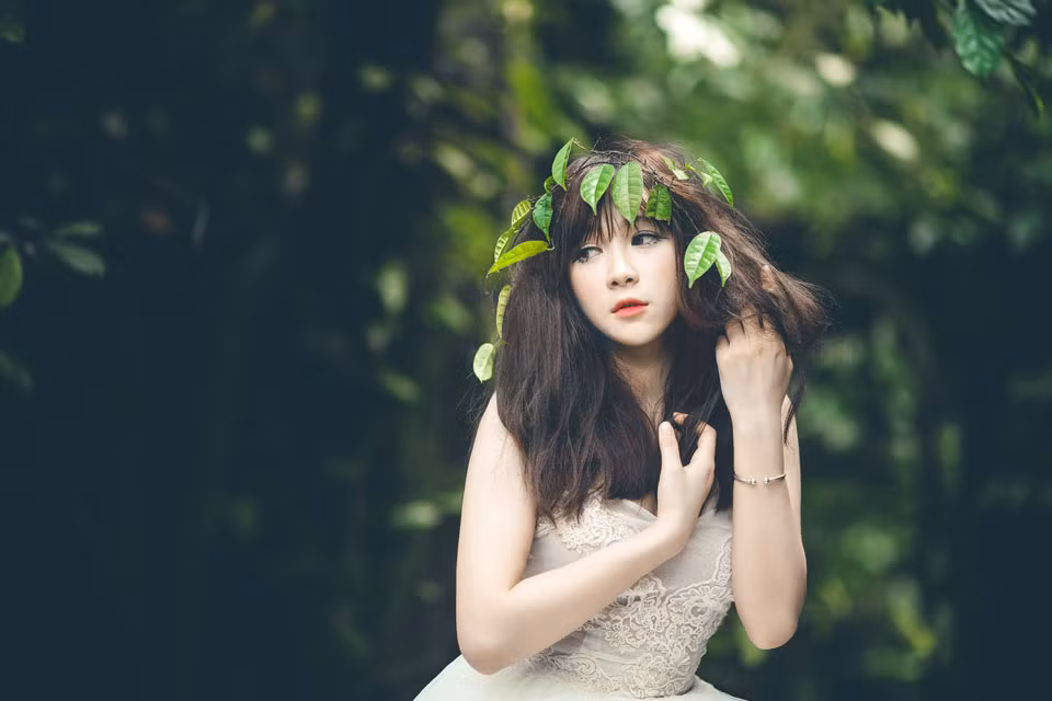 Tất bật với các kế hoạch học tập, thời gian gần đây Linh Hoa ít khi tham gia vào các dự án, bộ ảnh nghệ thuật.