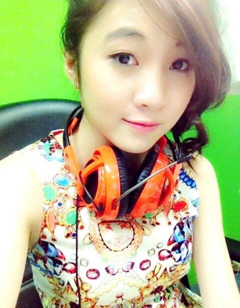 Như Hexi tên thật là Trần Huỳnh Như, cũng sinh năm 1995 và hiện đang là sinh viên trường Đại học Nguyễn Tất Thành, TP HCM.