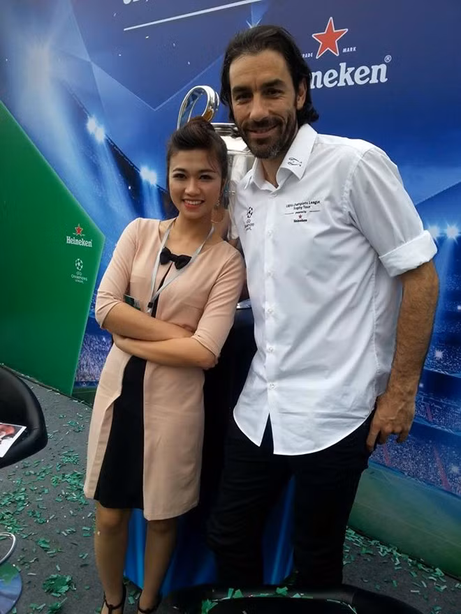 Thanh Huyền từng là người dẫn chương trình lớn, giao lưu với các ngôi sao bóng đá quốc tế đến thăm Việt Nam. Cô nàng yêu thể thao, yêu bóng đá và đặc biệt rất hâm mộ CLB Arsenal, thậm chí "Arsenal" còn trẻ thành nickname của nữ BTV xinh đẹp này.