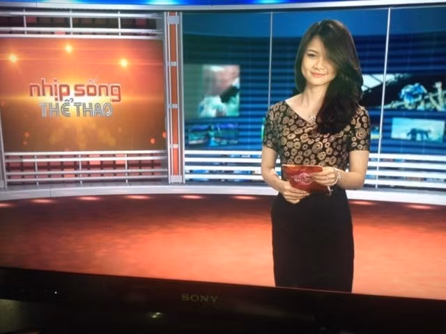 Vũ Trà My là nữ MC, BTV thể thao của đài AVG. Cô xuất thân là một VĐV Wushu, từng giành khoảng 50 huy chương ở các giải đấu trong và ngoài nước và chỉ đến với nghề báo chí, truyền hình sau khi giải nghệ.