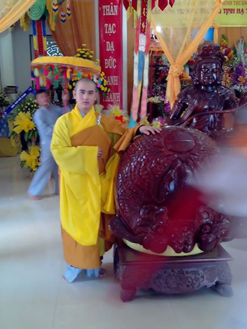 Dù là người tu hành nhưng sư thầy Thích Thiện Pháp lại có phong thái, cách sống khá trẻ trung. Đặc biệt, thầy Thích Thiện Pháp cũng sử dụng mạng xã hội Facebook để chia sẻ, đăng tải những hình ảnh hàng ngày của mình.