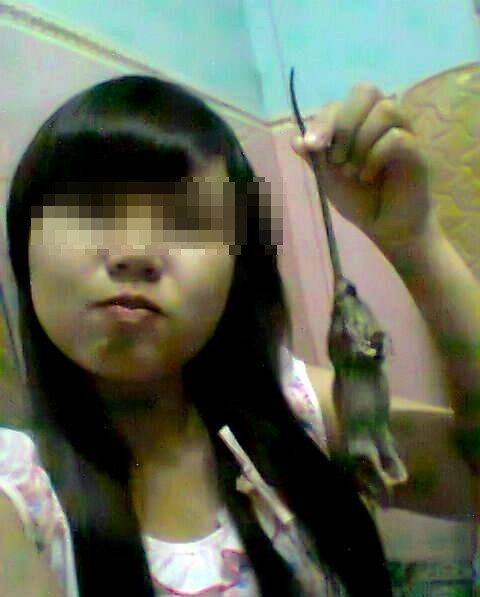 Thiếu nữ khoe ảnh "dũng sĩ diệt chuột" lên mạng xã hội.