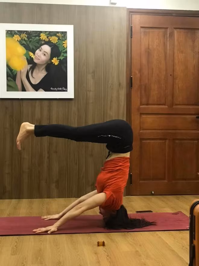 Bên cạnh công việc diễn xuất, Quách Thu Phương còn là một giáo viên dạy yoga. Chia sẻ với Zing, nữ diễn viên cho hay bộ môn đã giúp chị "vực dậy" trong thời gian mắc bệnh tâm lý. Nhờ yoga, Thu Phương học được cách sống chậm, lắng nghe cơ thể, và yêu thương bản thân nhiều hơn. Ở tuổi ngoài 40, nữ diễn viên vẫn giữ được vóc dáng cân đối và ngoại hình trẻ trung khiến nhiều khán giả ngưỡng mộ.
