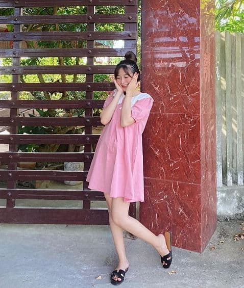 Nhan sắc của vợ Phan Văn Đức khi bầu bí cũng được nhiều người khen ngợi. Nhìn ảnh, nhiều người nhận xét: "Bầu mà vẫn xinh thật sự ấy", "Sắp được đón bé Dâu Tây rồi", "Mẹ bầu lung linh quá"...