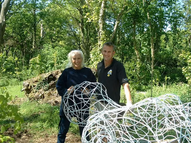 Bi an tuong thieu nu ngu trong rung, tu thay 