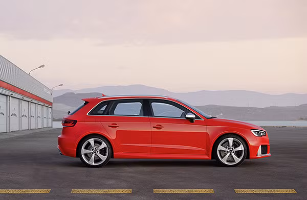 Audi RS3 Sportback 2015 được bán ra tại Anh Quốc vào tháng 3 năm sau.