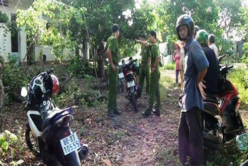 Cơ quan công an đang khám nghiệm hiện trường vụ nổ gây chết người. Ảnh: Tuổi trẻ.