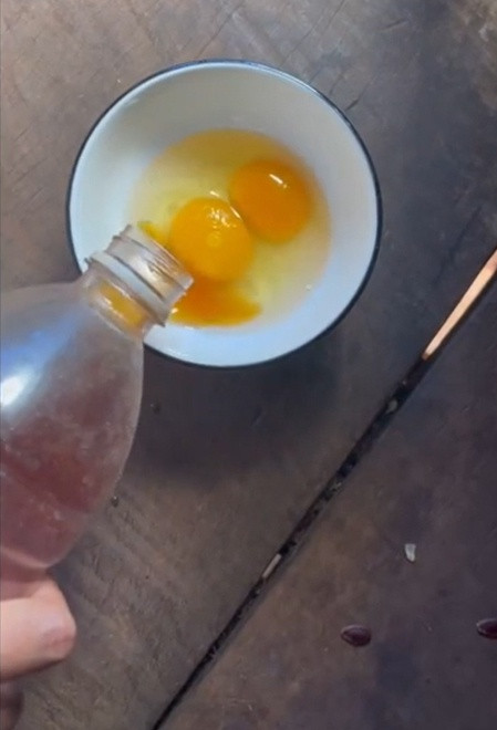 H'Hen Nie duong toc voi mat na gia re, de lam tai nha