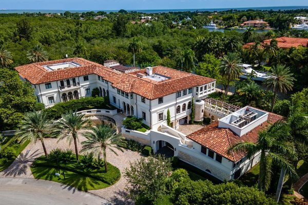 Can canh biet thu 520 ty chong cu Jennifer Lopez rao ban-Hinh-2