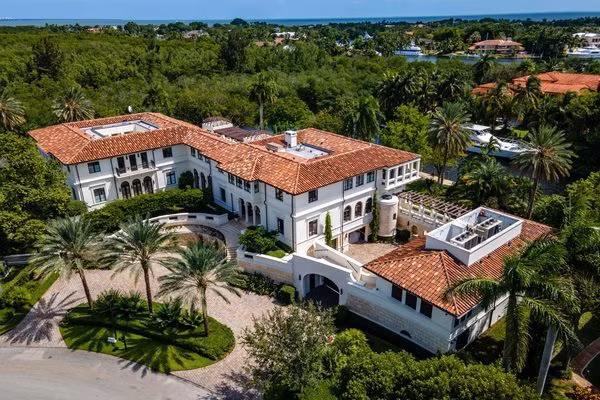 Can canh biet thu 520 ty chong cu Jennifer Lopez rao ban-Hinh-2