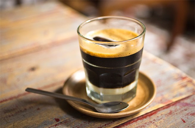 Hà Nội có rất nhiều quán cà phê khác nhau tuy nhiên The Hanoi Social Club thực sự là một địa chỉ đáng để bạn ghé thăm . Bạn sẽ chưa thể rời đi mà chưa thưởng thức một ly cà phê sữa đá với hương vị vô cùng độc đáo và khó quên ở đây.