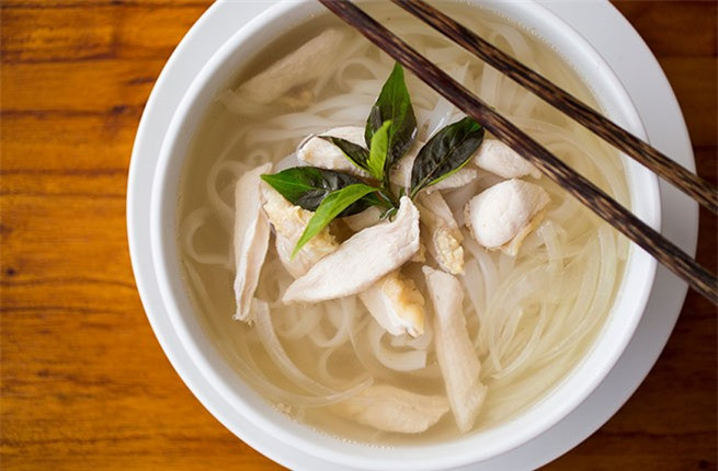 Một bát phở gà được phục vụ tại Farmstay Lập Cháy ở Quảng Bình – địa danh thuộc khu vực miền Trung, Việt Nam.