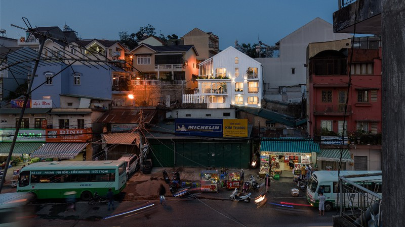 Ngoi nha co nhung tia nang xuyen qua ke la-Hinh-2