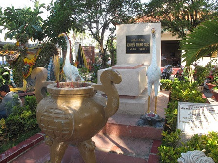 Mộ Nguyễn Trung Trực.