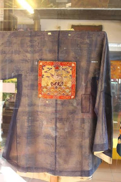 Mặt sau Áo giao lĩnh, bộ tử thêu tiên hạc của quan nhất phẩm.