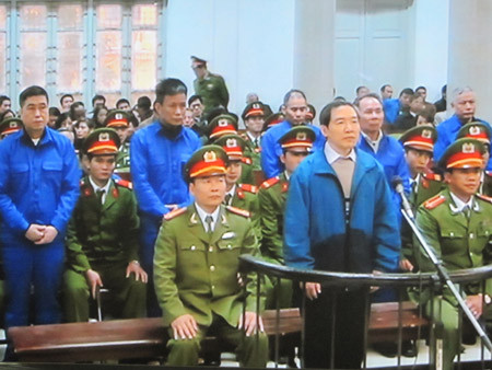 Bị cáo Dương Chí Dũng và đồng phạm tại phiên tòa sơ thẩm.