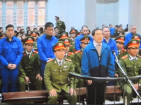 Bị cáo Dương Chí Dũng và đồng phạm tại phiên tòa sơ thẩm.