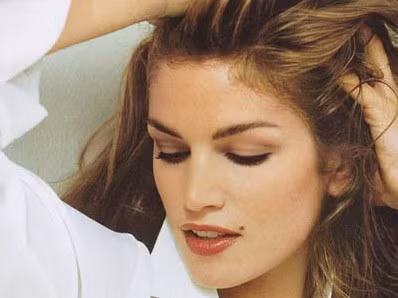 Ai cũng có một hay nhiều nốt ruồi trên người, nốt ruồi có thể “tiết lộ” cho bạn những điềm hung, cát trong cuộc đời. Khi phát hiện thấy nốt ruồi thiên tướng xuất hiện trên cơ thể, bạn chớ nên dại dột tẩy xóa vì nó sẽ mang tới cho bạn rất nhiều may mắn. Vậy nốt ruồi phú quý thường xuất hiện tại những vị trí nào trên cơ thể?