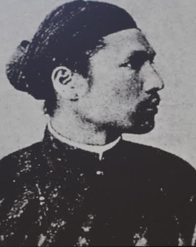 Ngày 2/8/1884, Hàm Nghi lên ngôi vua khi chỉ mới 13 tuổi trước thời điểm lịch sử đất nước bị thực dân Pháp đặt ách đô hộ.