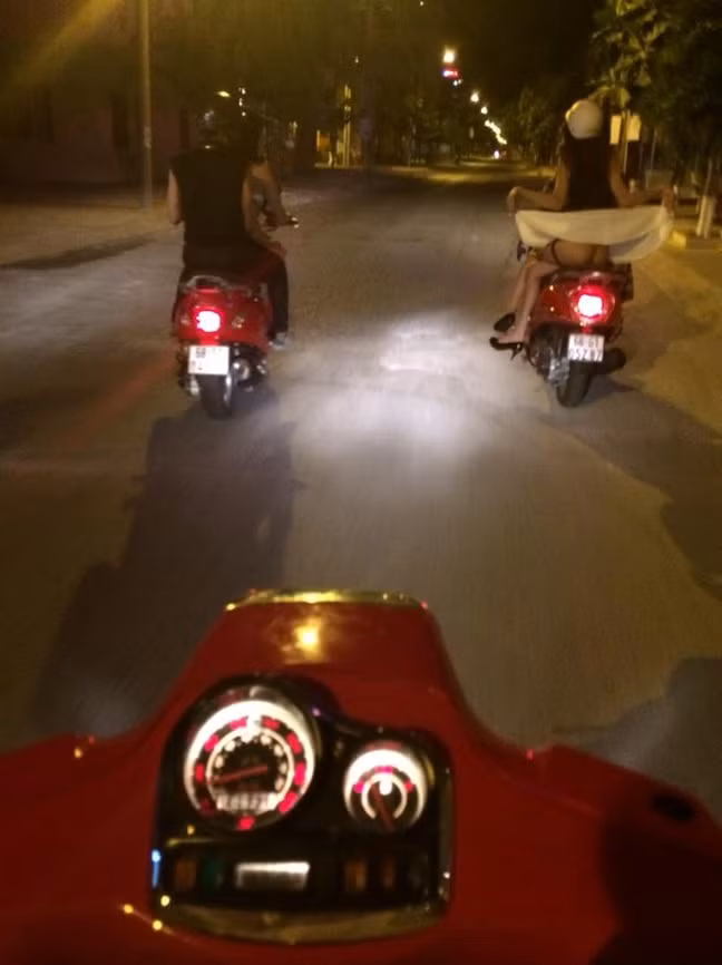 Hành động gây sốc của cô gái đang nhận không ít lời chỉ trích.